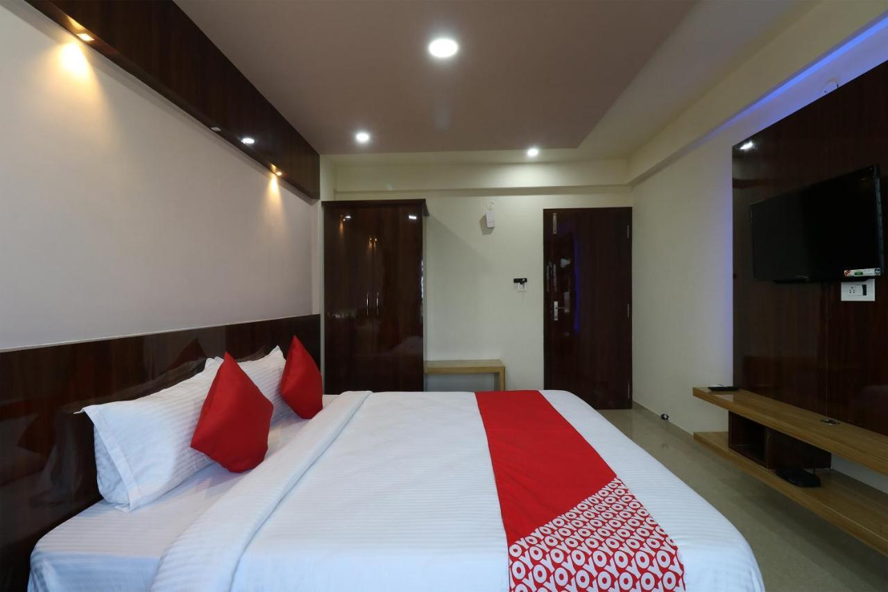 Oyo 37349 Sai Palace Hotel Chik Banavar Exterior photo